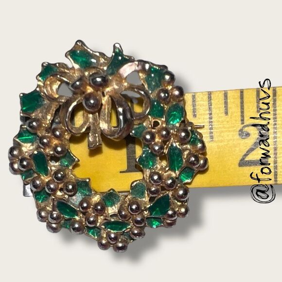 Bundle Sale 3 for $15 | Gold Tone Christmas Wreath Brooch - Picture 3 of 6